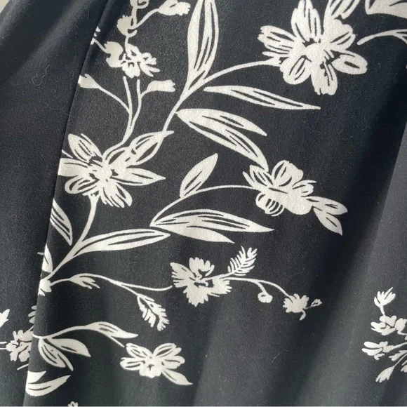 Black & White Floral Robe | Medium - Picture 6 of 16